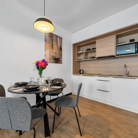 National Stadium - Parking, Workspace - By Rentujemy Апартаменты